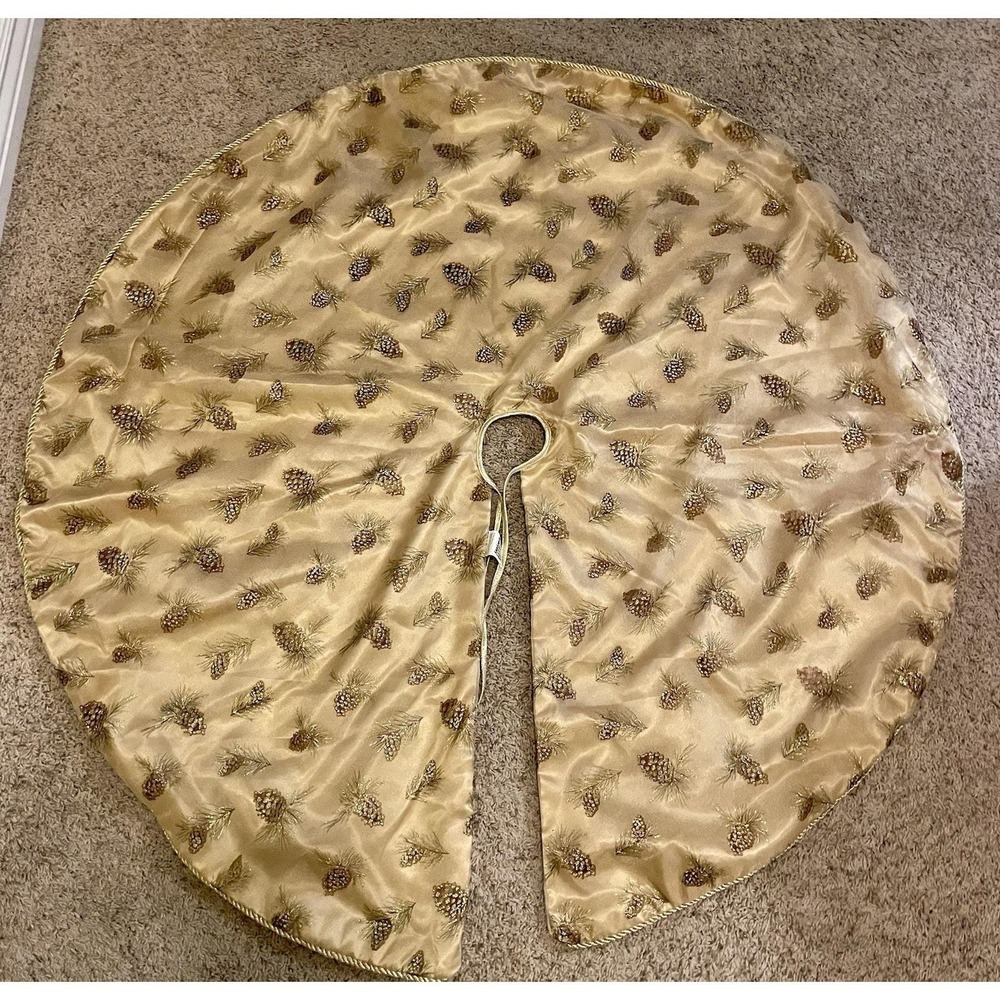 Vtg. Martha Stewart Lg. Christmas Tree Skirt Gold Shine Pinecone Braid Trim 49"